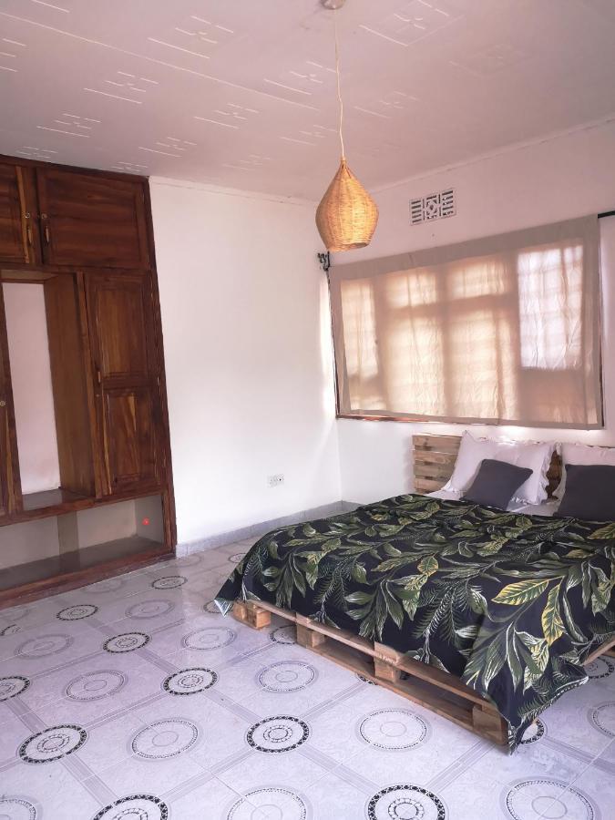 Safari Adventures-House Bed & Breakfast อารูชา ภายนอก รูปภาพ