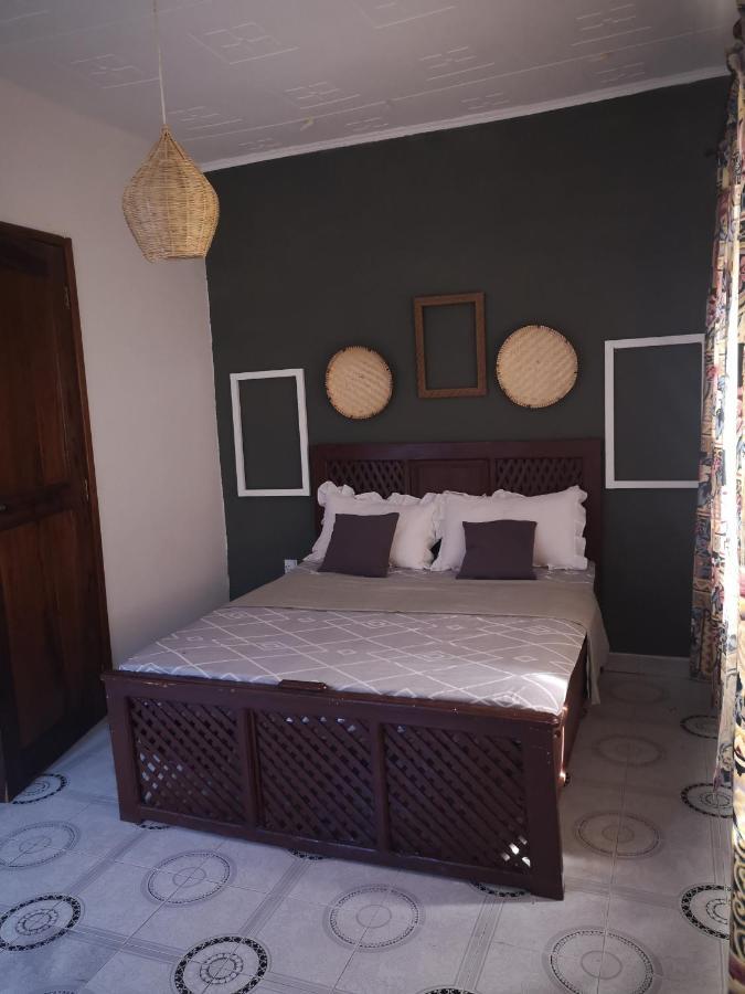 Safari Adventures-House Bed & Breakfast อารูชา ภายนอก รูปภาพ