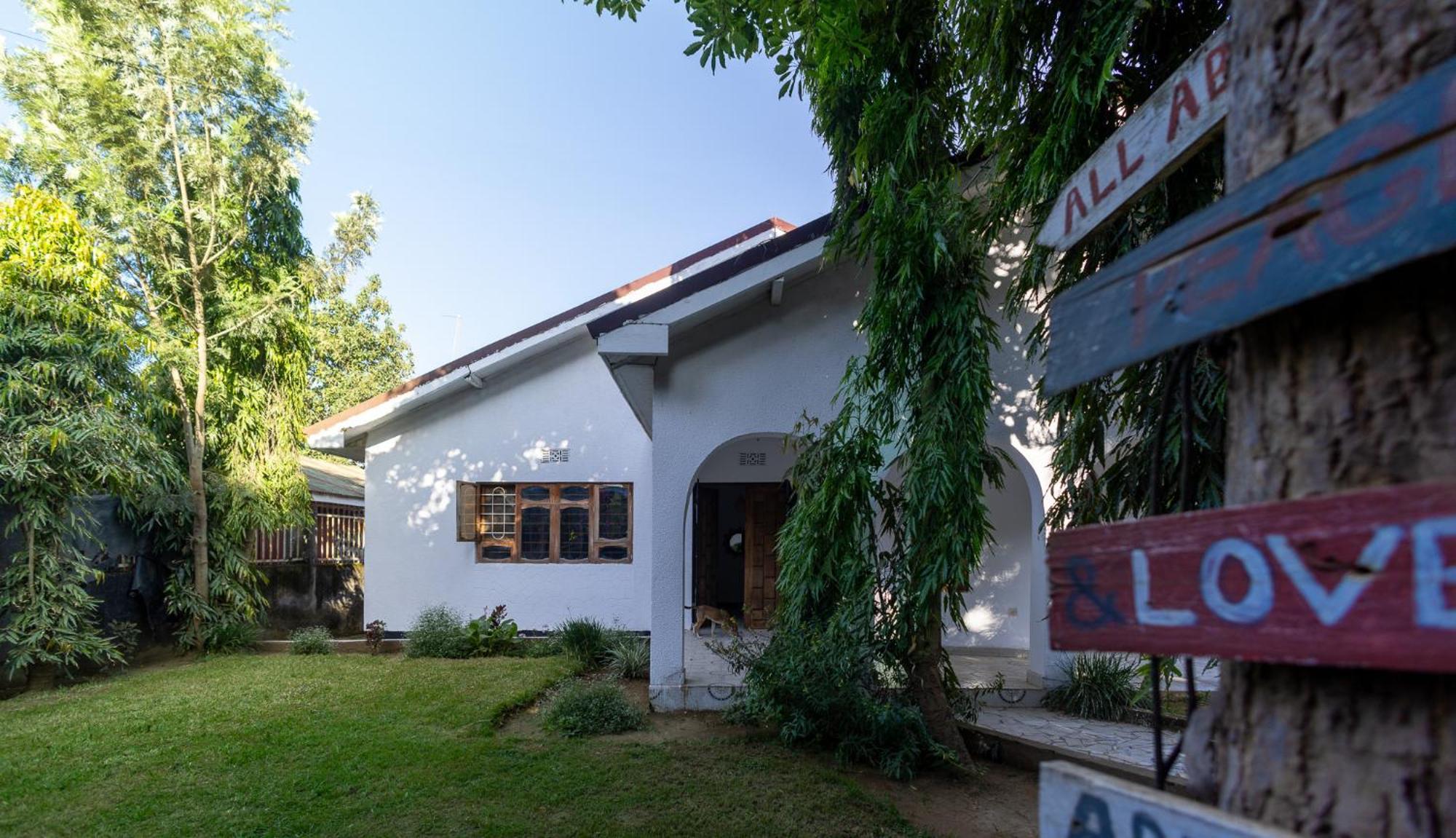 Safari Adventures-House Bed & Breakfast อารูชา ภายนอก รูปภาพ