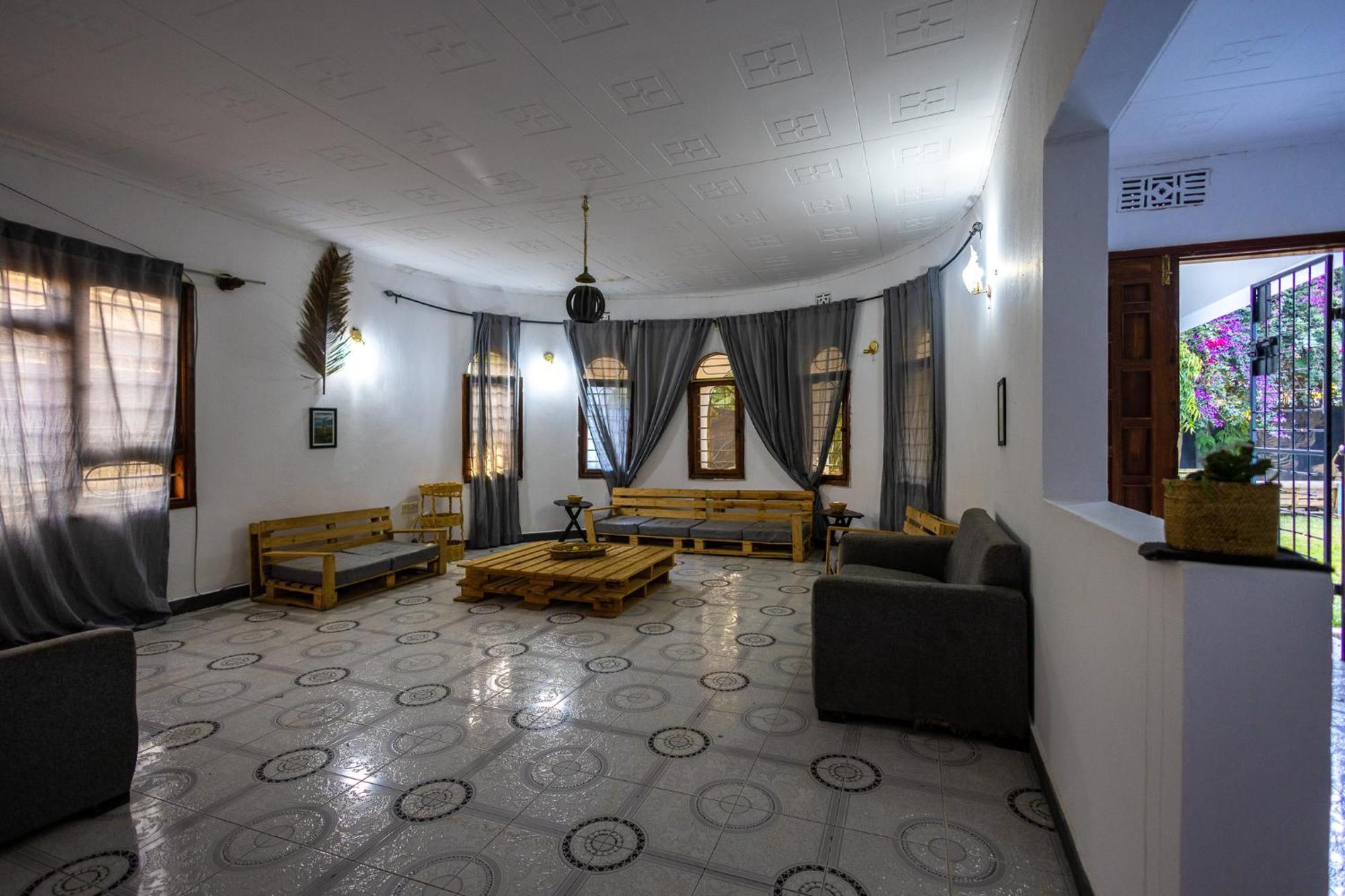 Safari Adventures-House Bed & Breakfast อารูชา ภายนอก รูปภาพ